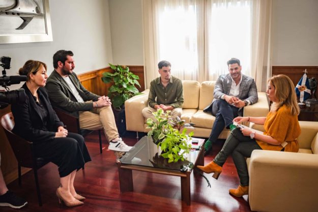 FOTO REUNIÓN AJE
