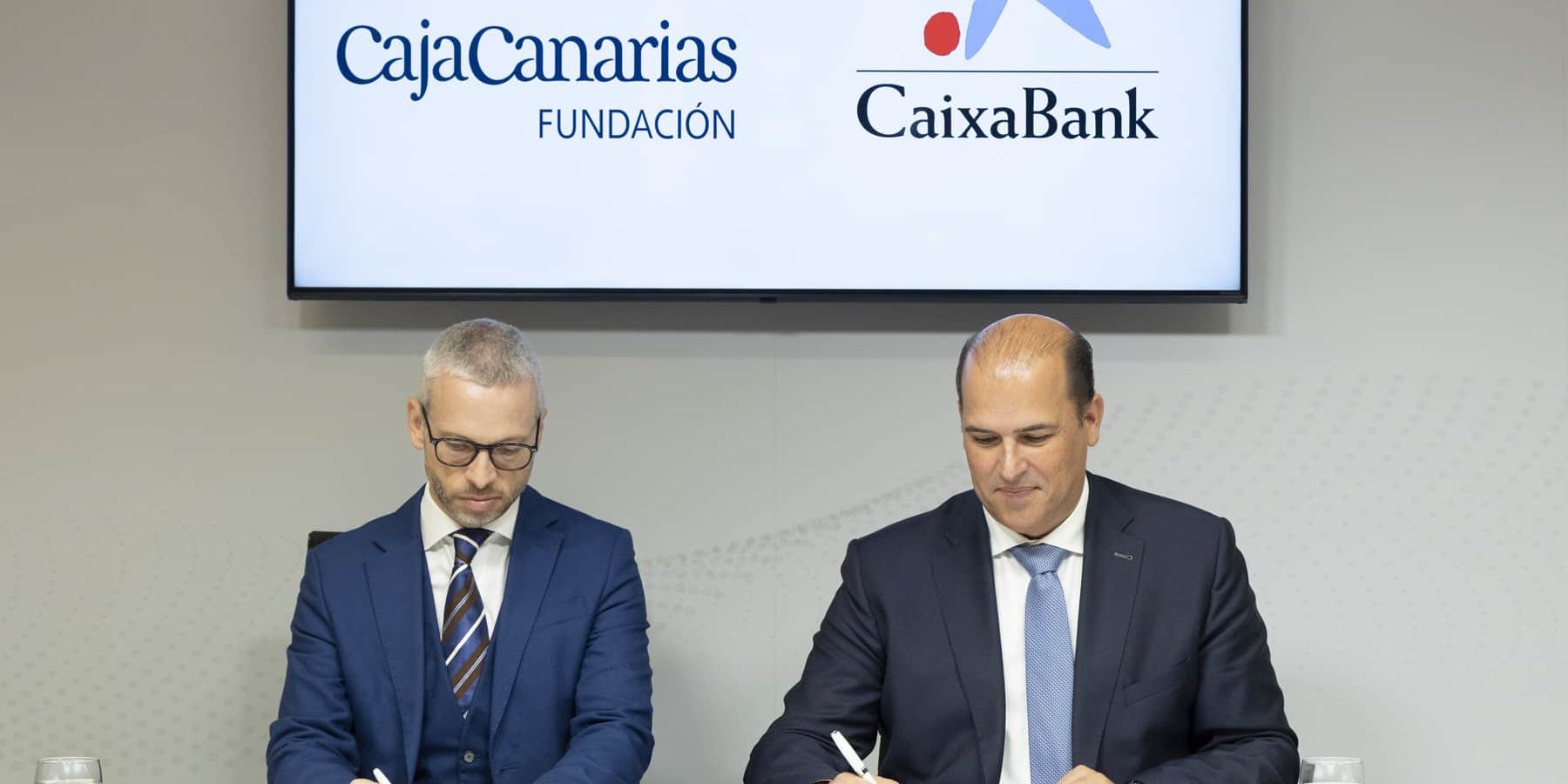 Firma Convenio CaixaBank y Fundación CajaCanarias 008