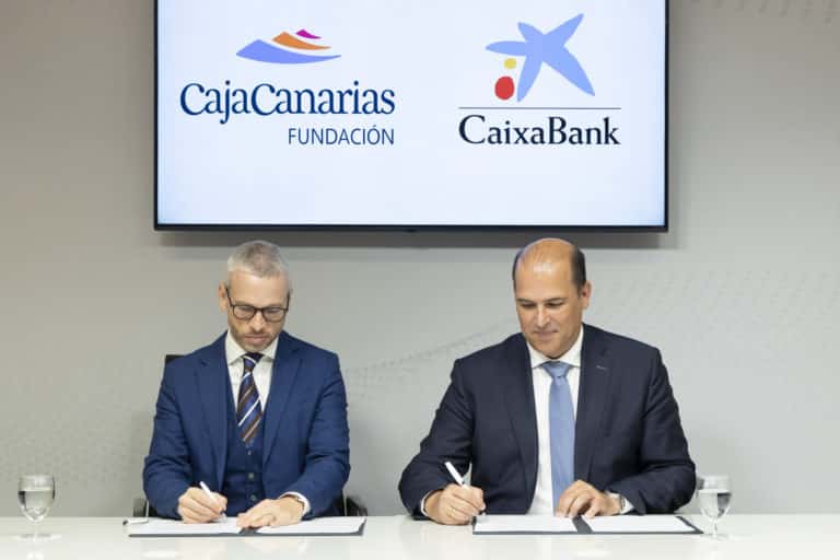 Firma Convenio CaixaBank y Fundación CajaCanarias 008