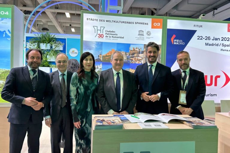 Luis Yeray Gutiérrez junto al ministro de Turismo, secretaria de Estado, presidente de Turespaña y embajador de España en Alemania