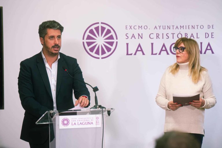 Luis Yeray Gutiérrez y Paqui Rivero en la presentación de los presupuestos