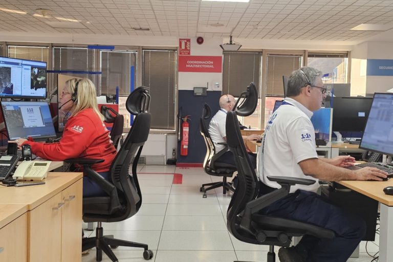 MUJER HERIDA TRAS CAER CON EL VEHÍCULO A UN BARRANCO-LA PALMA 27-3-24