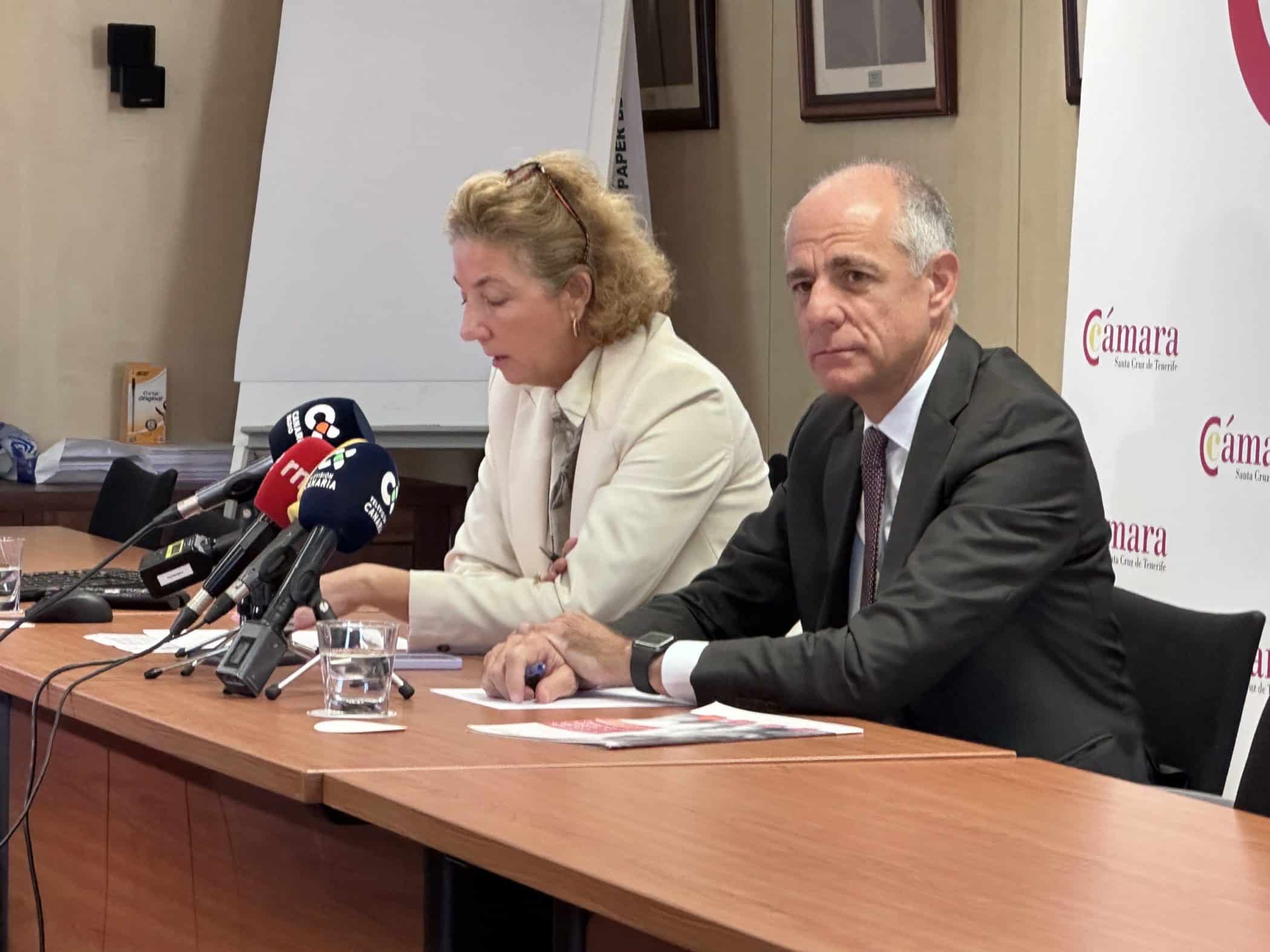 Santiago Sesé presidente de la CCSCTFE Lola Pérez directora
