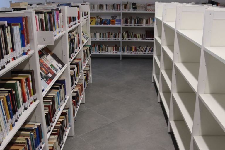 TACORONTE_ nuevas estanterías para la biblioteca