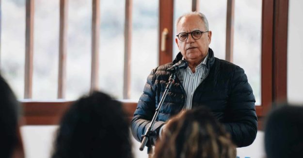 050424 Casimiro Curbelo durante un encuentro con empresarios