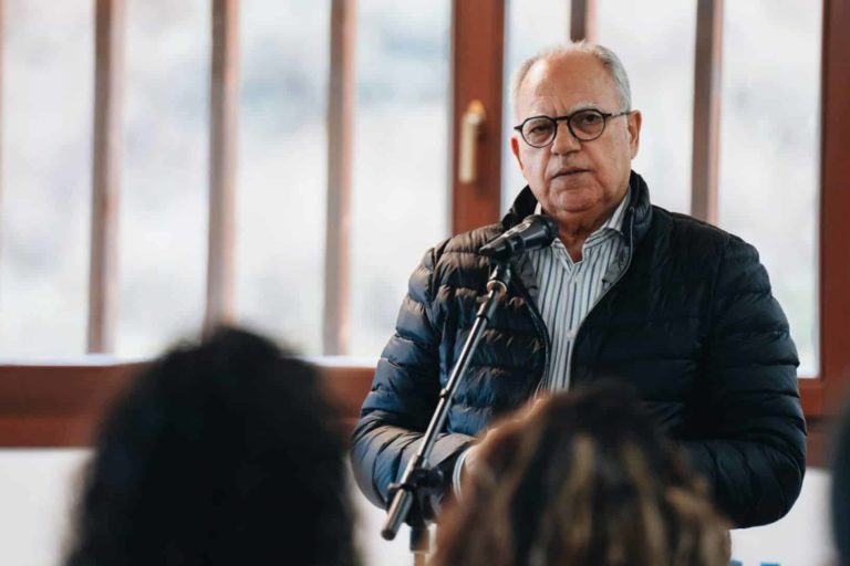 050424 Casimiro Curbelo durante un encuentro con empresarios