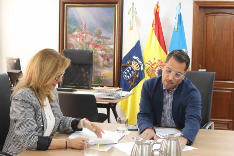 090424 Visita presidenta Rosa Dávila y vicepresidente Lope Afonso Cabildo 07