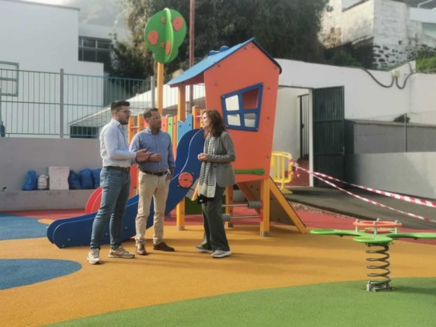 110424 Reforma de los ocho parques infantiles de los colegios públicos