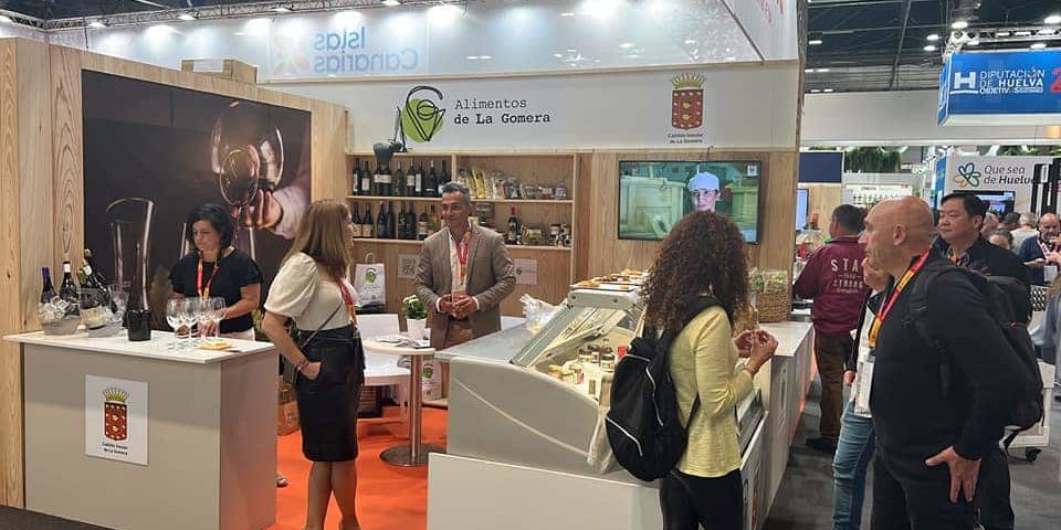 190424 Stand de Alimentos de La Gomera en el Salón Gourmets de Madrid en 2022