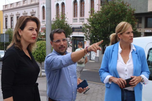 230424 Visita consejera Comercio Cabildo Krysten 07