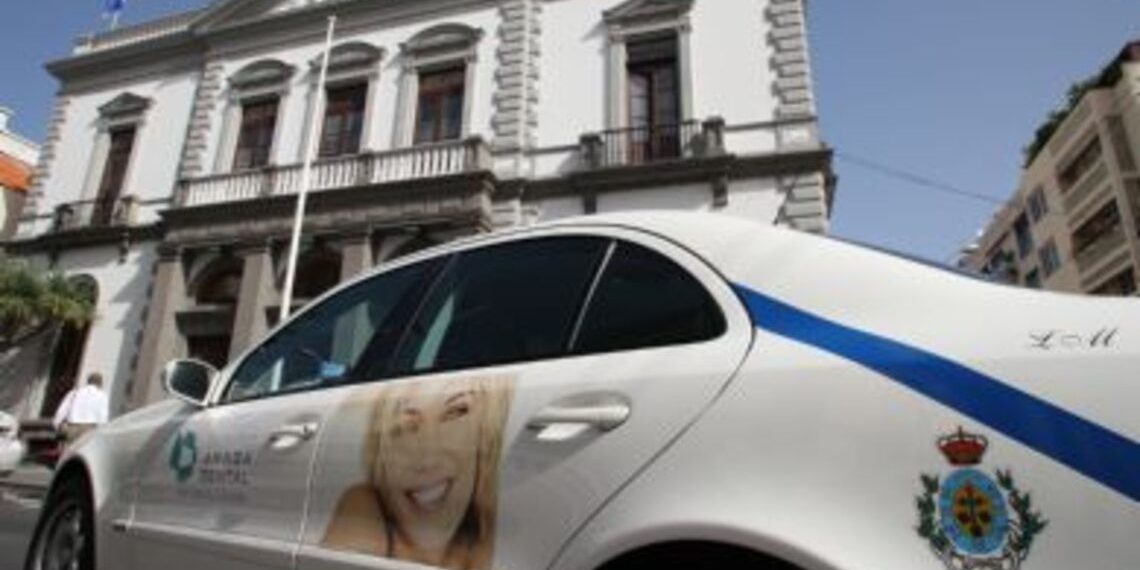 240422 Taxi en SC Tenerife