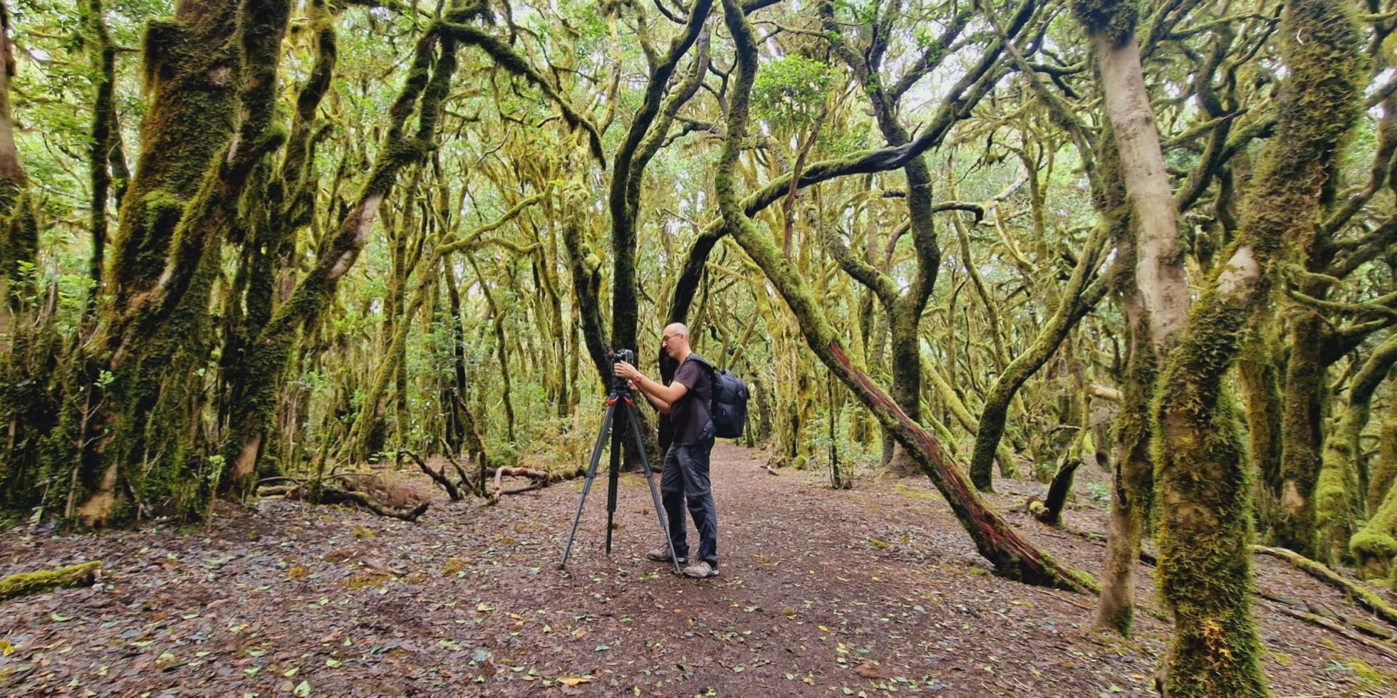 300424 Personal de la productora durante la localización de ubicaciones en La Gomera para la grabación del documental