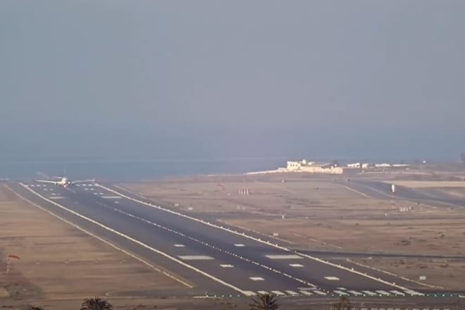 BANCO DE NIEBLA EN AEROPUERTO DE LANZAROTE 13-4-24