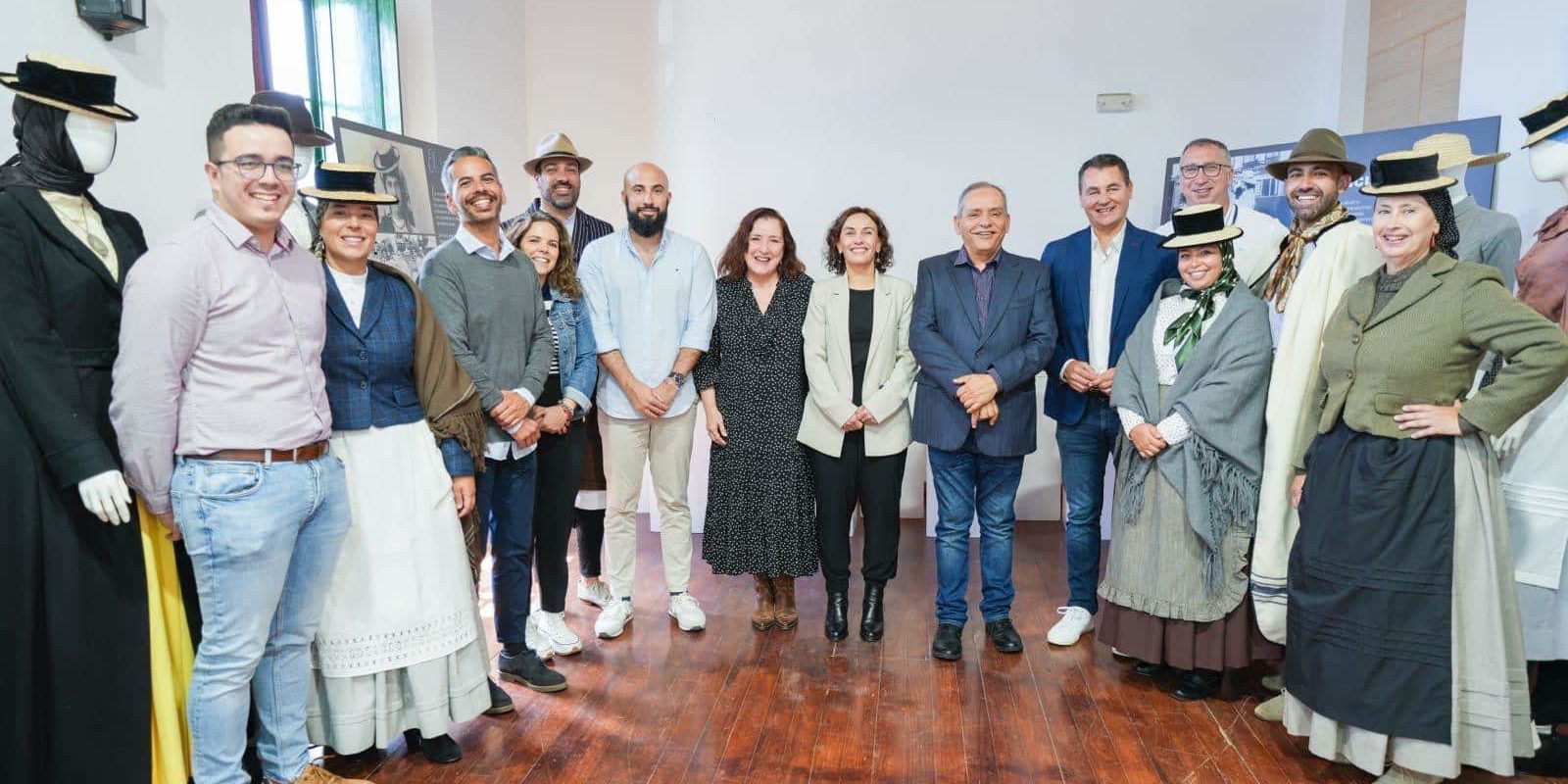 FOTO VESTIMENTA TRADICIONAL PORÍS DE ABONA