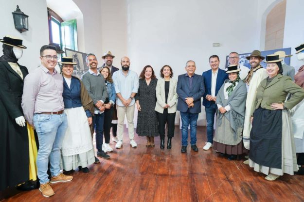 FOTO VESTIMENTA TRADICIONAL PORÍS DE ABONA
