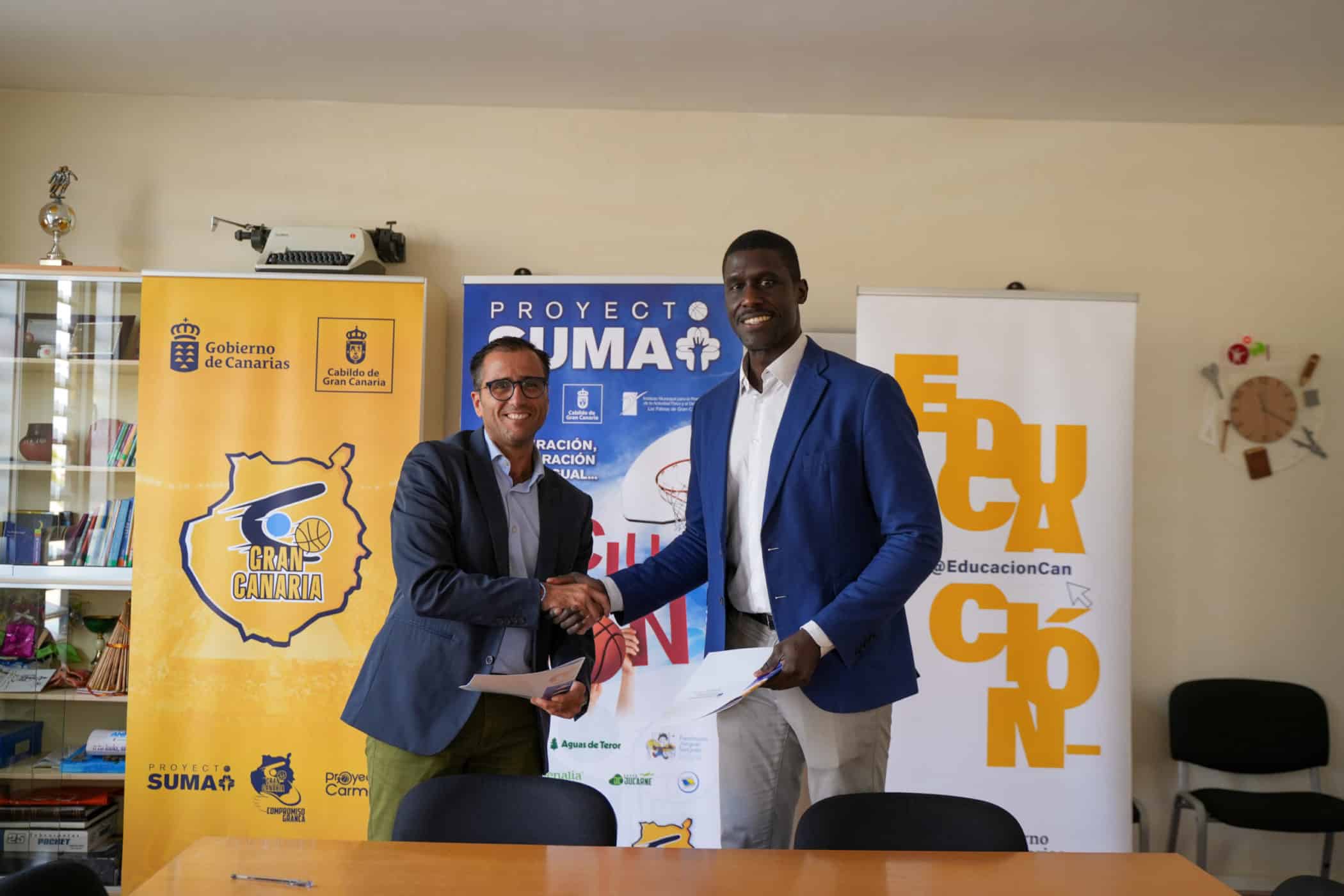 FOTO. Gobierno de Canarias y Club Baloncesto Gran Canaria firman un acuerdo para potenciar el Proyecto Suma en centros educativos (1)