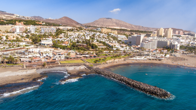 Foto aérea de la costa de Adeje