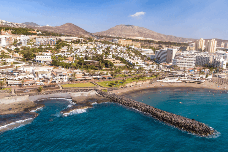 Foto aérea de la costa de Adeje