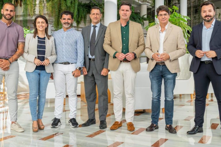 Foto de la alianza entre ayuntamiento y Landmar Hoteles