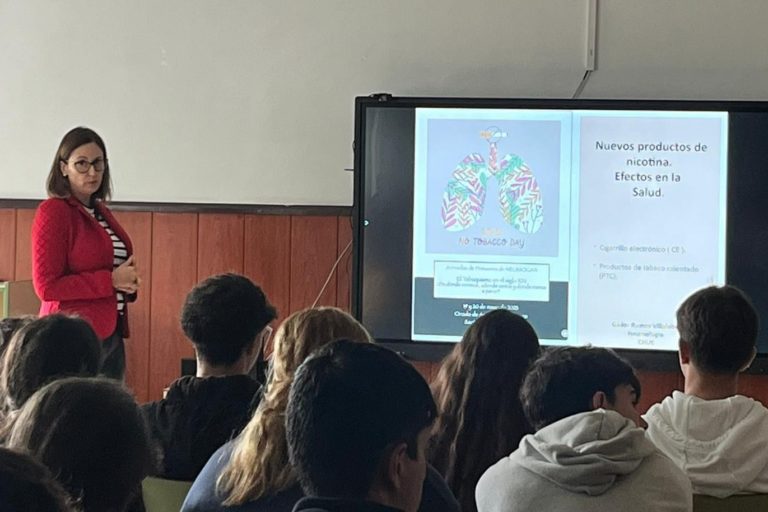 La Dra Ramos en charla tabaco IES San Nicolás