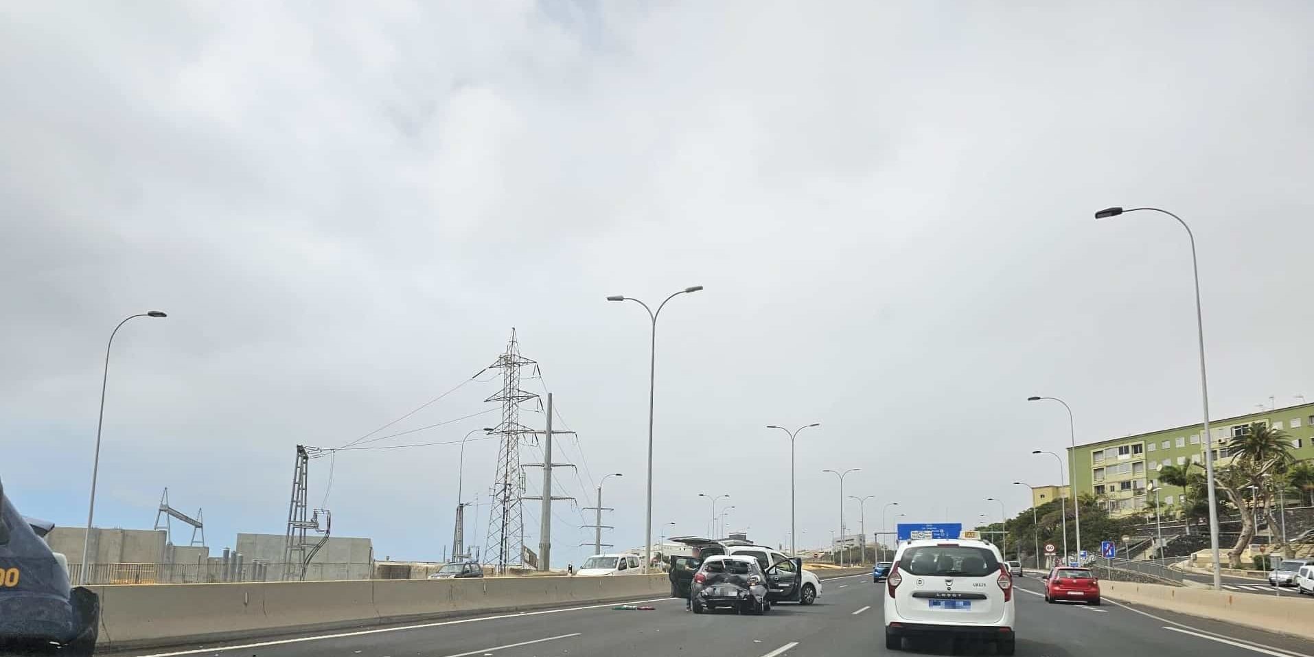 MUJER HERIDA EN ACCIDENTE DE TRÁFICO EN LA TF-5 8-4-24