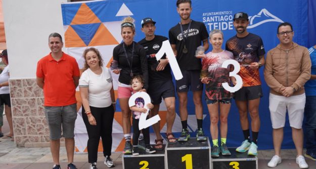 Podio masculino y femenino general 21km