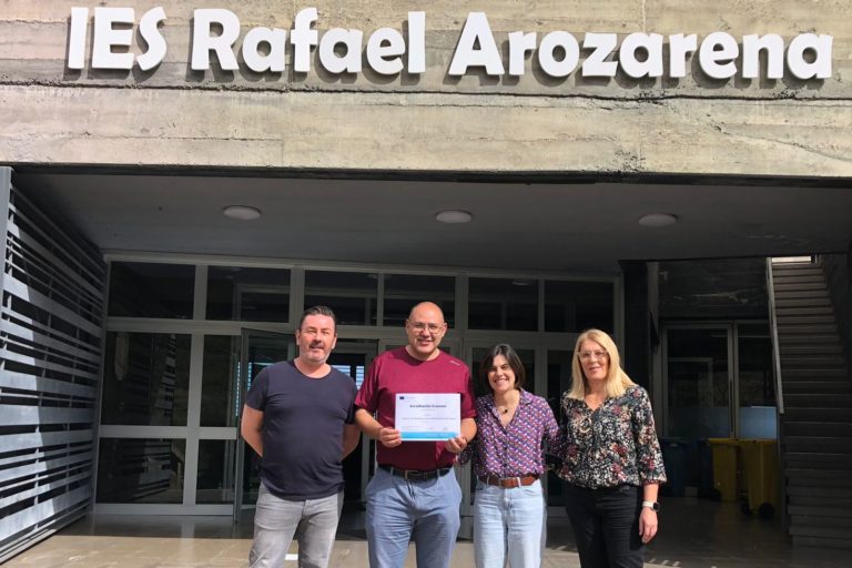 concejal del ayto y docentes del IES RAFAEL AROZARENA