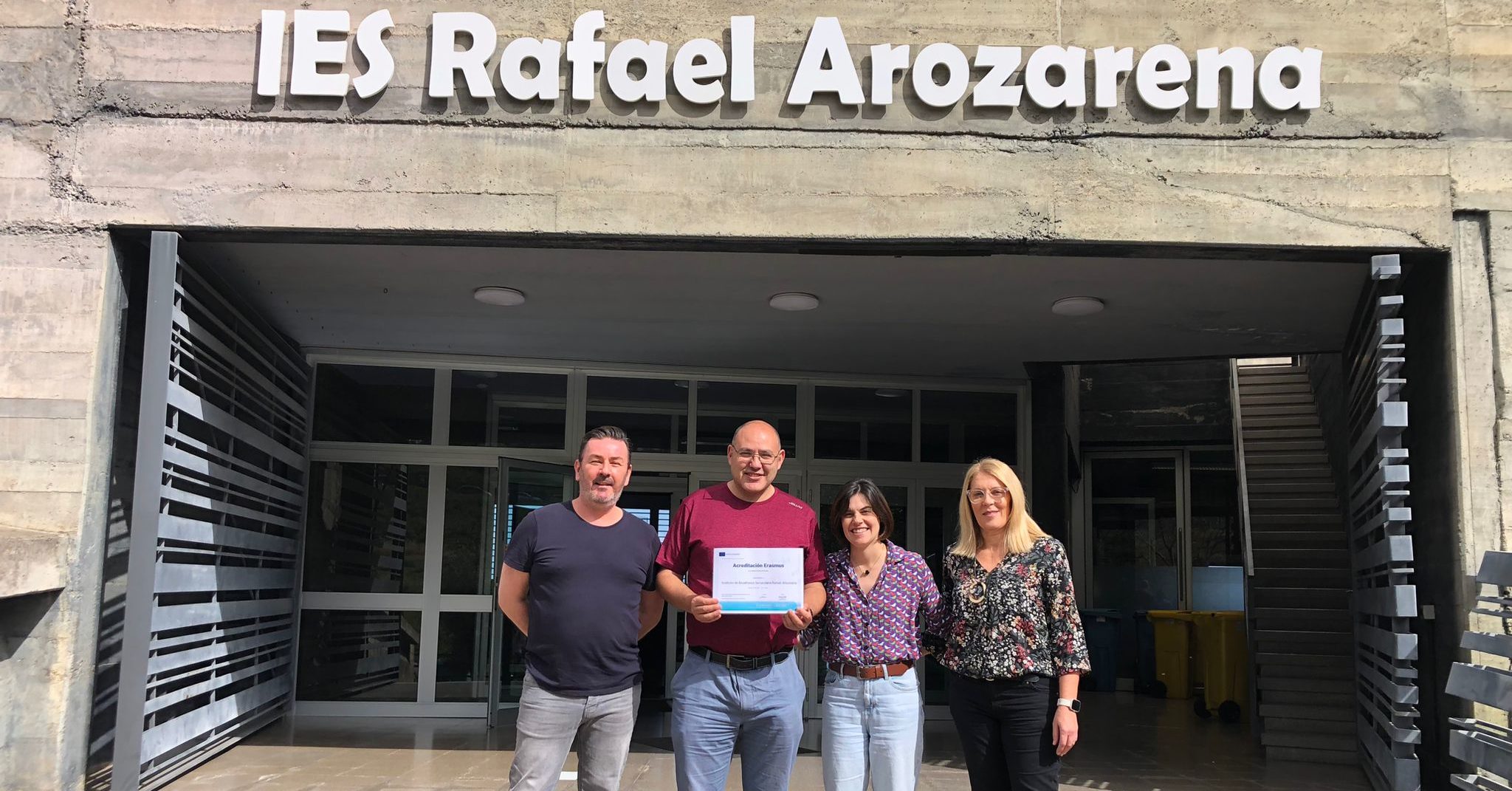 concejal del ayto y docentes del IES RAFAEL AROZARENA