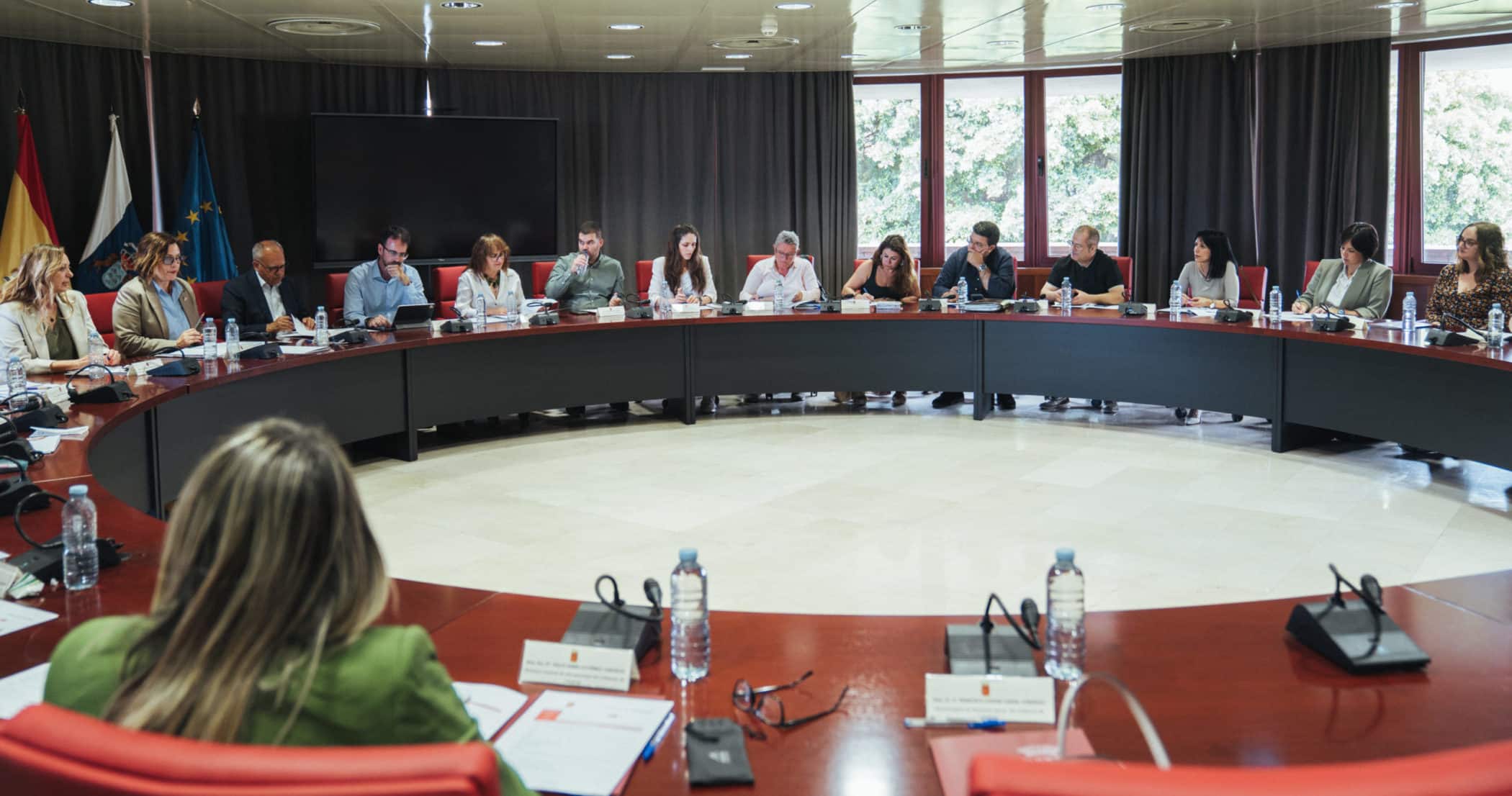 150524 Equipos de la Consejería de Bienestar Social del Gobierno de Canarias y Cabildo de La Gomera, en una reunión junto las corporaciones locales de la isla