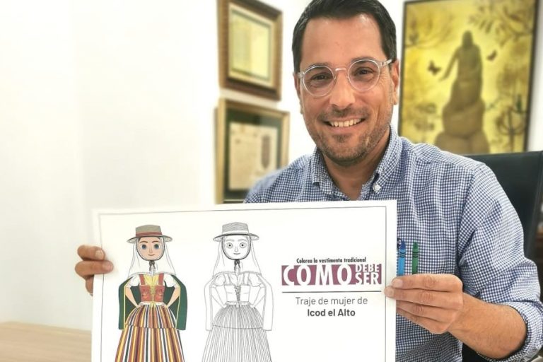 200524 Alcalde presenta láminas descargables colorear campaña Como debe ser Fiestas de Mayo 2024