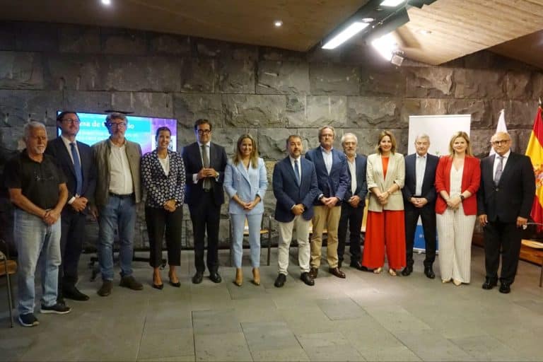 240514 Santa Cruz constituye la Mesa de Comercio con cerca de una veintena de entidades