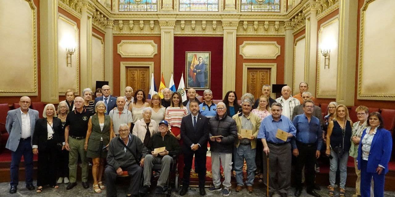 240515 Homanaje a 4 jubilados de la Policía Local