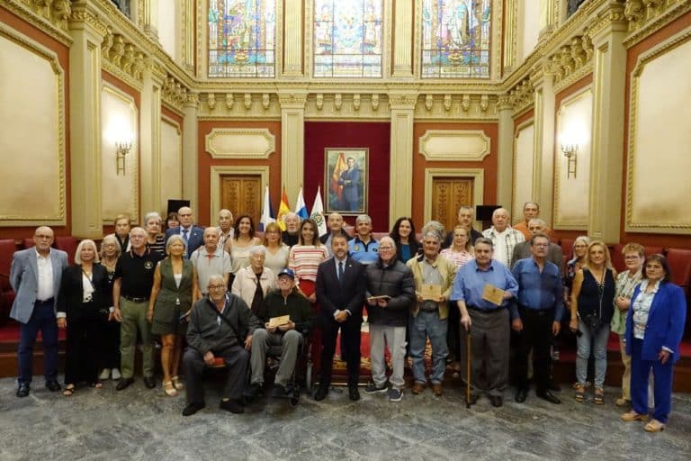 240515 Homanaje a 4 jubilados de la Policía Local