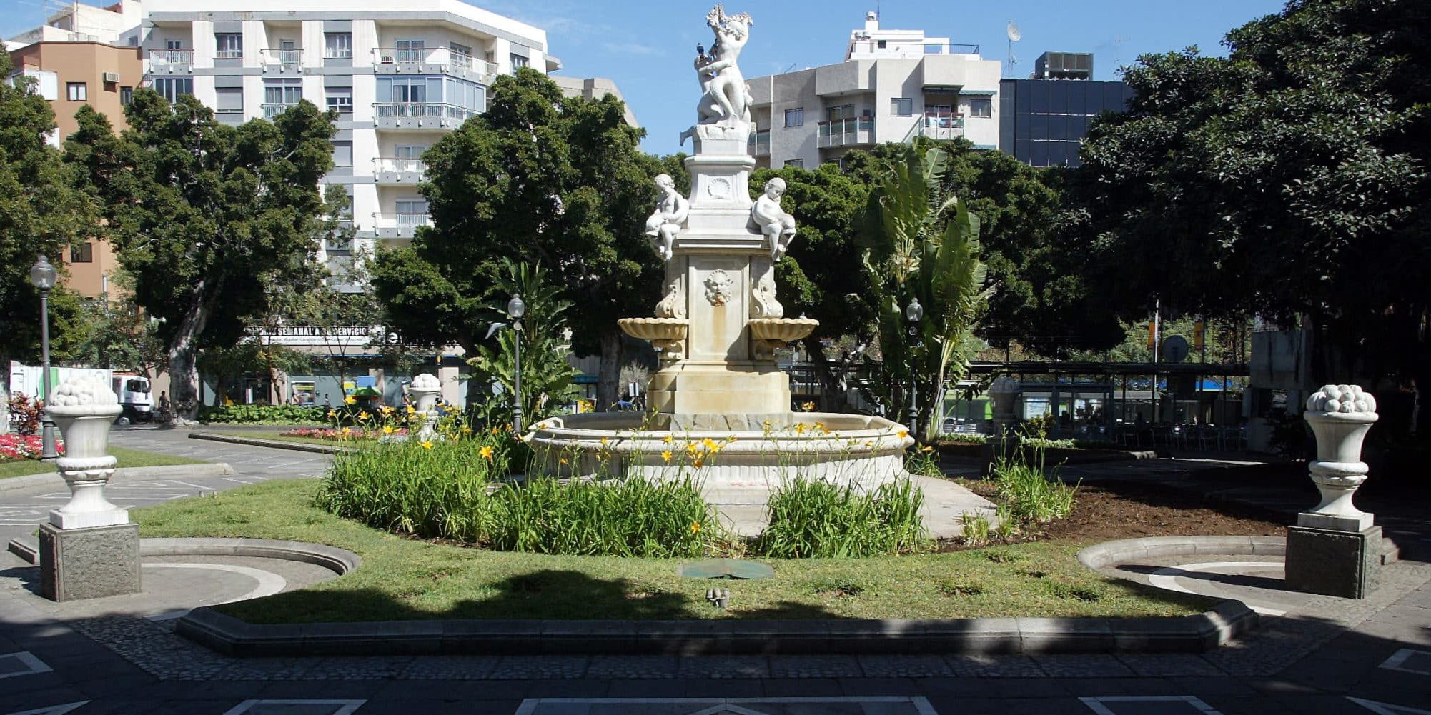 240522 Plaza Weyler, punto de particia del Paseo Romero escolar