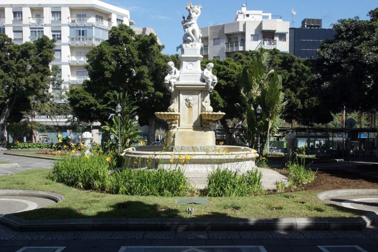 240522 Plaza Weyler, punto de particia del Paseo Romero escolar