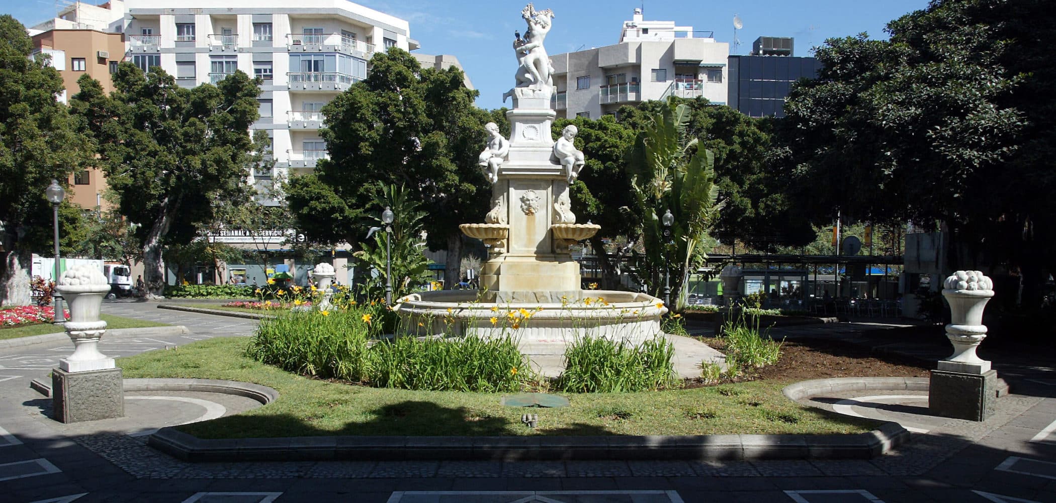 240522 Plaza Weyler, punto de particia del Paseo Romero escolar