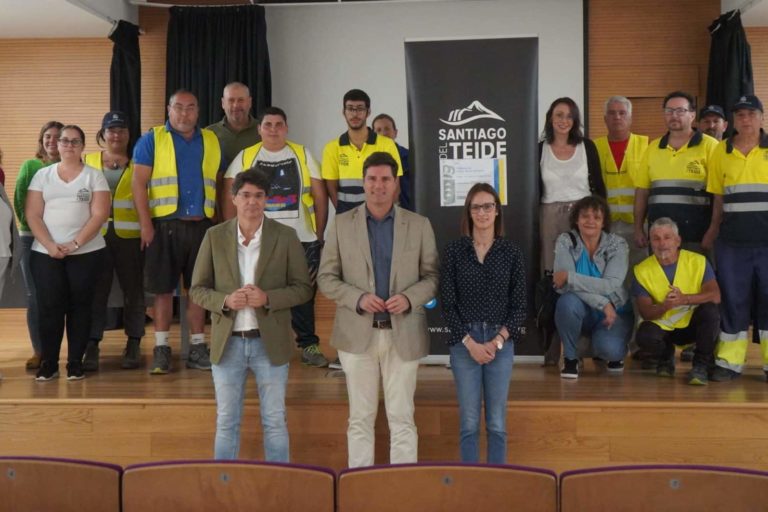 El alcalde en la presentación oficial de la segunda fase del convenio de empleo social 2023-2024