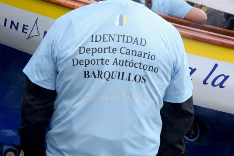 FOTO. Un miembro de la Federación Canaria de Barquillos Vela Latina durante la ceremonia inaugural de la Semana Canaria de Deportes Autóctonos