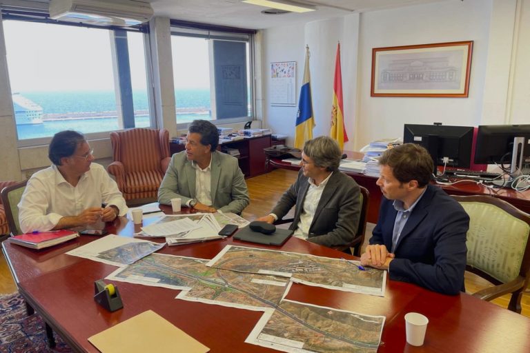 Francico Javier González, Javier Cabrera, Tomás Azcárate y Carlos González se reunen para tratar los proyectos de nuevas infraestructuras en el sur de Tenerife