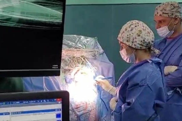 Monitorización neurofisiológica intraoperatoria en una intervención en el HUC