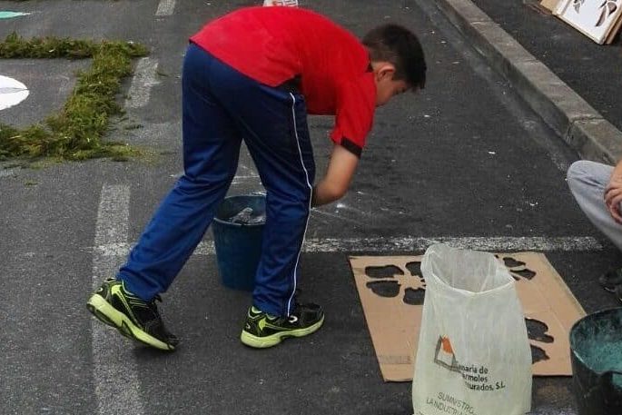Realización de alfombras en San Juan. ARCHIVO