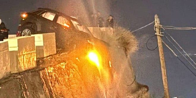 VEHÍCULO ACCIDENTADO EN UN RISCO-SANTA CRUZ 5-5-24