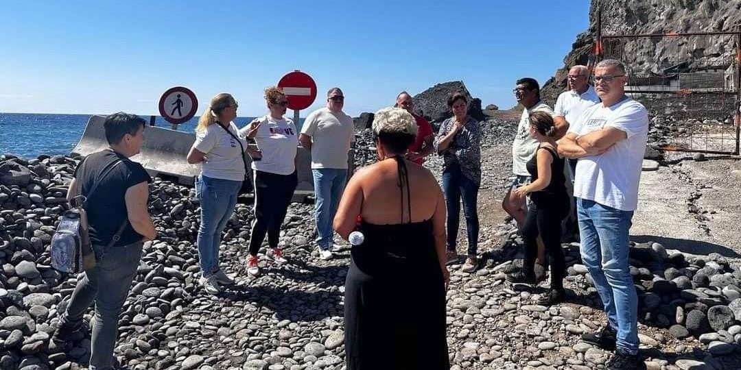 reunion del pp con vecinos de Las Bajas
