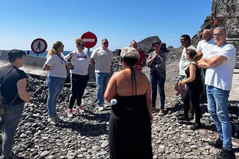 reunion del pp con vecinos de Las Bajas