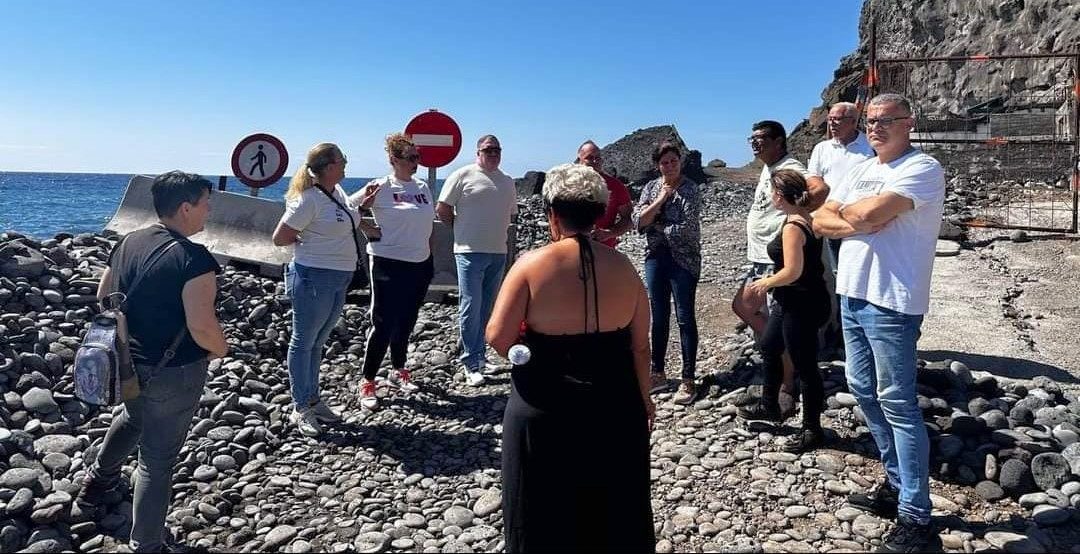 reunion del pp con vecinos de Las Bajas