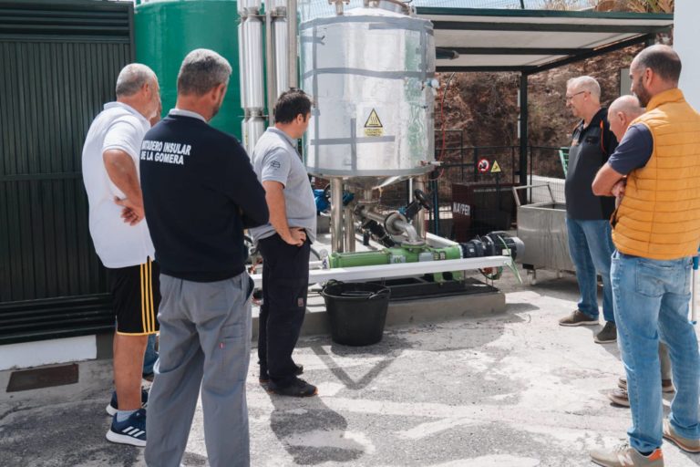 130624 Formación al personal del Matadero Insular en el funcionamiento y mantenimiento del biodigestor