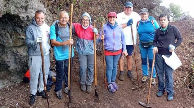 Actividad Caminos con historia recuperación Camino El Barbuzano (3)