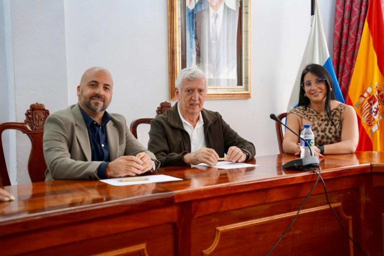 Arona firma convenio juventud