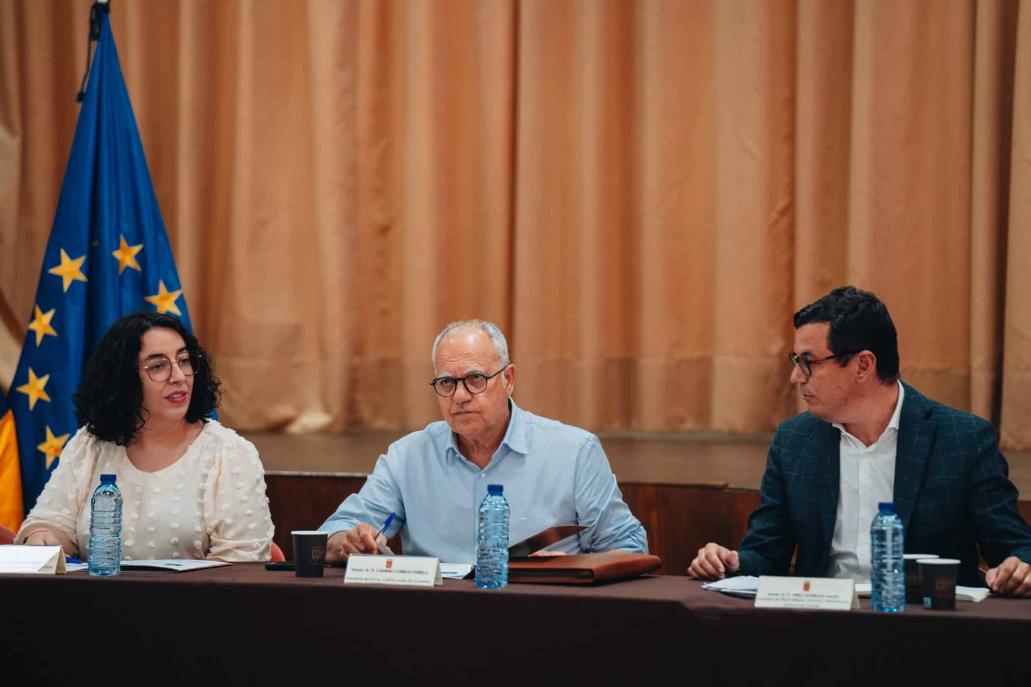 Casimiro Curbelo, junto a Pablo Rodríguez y Cristina Ventura en una foto de archivo