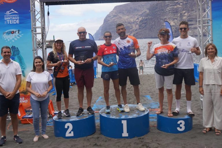 Podium masculino y femenino general distancia 6,5 km